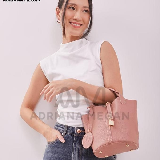 Tas Selempang Wanita Adriana Megan Pikotin Kode 908