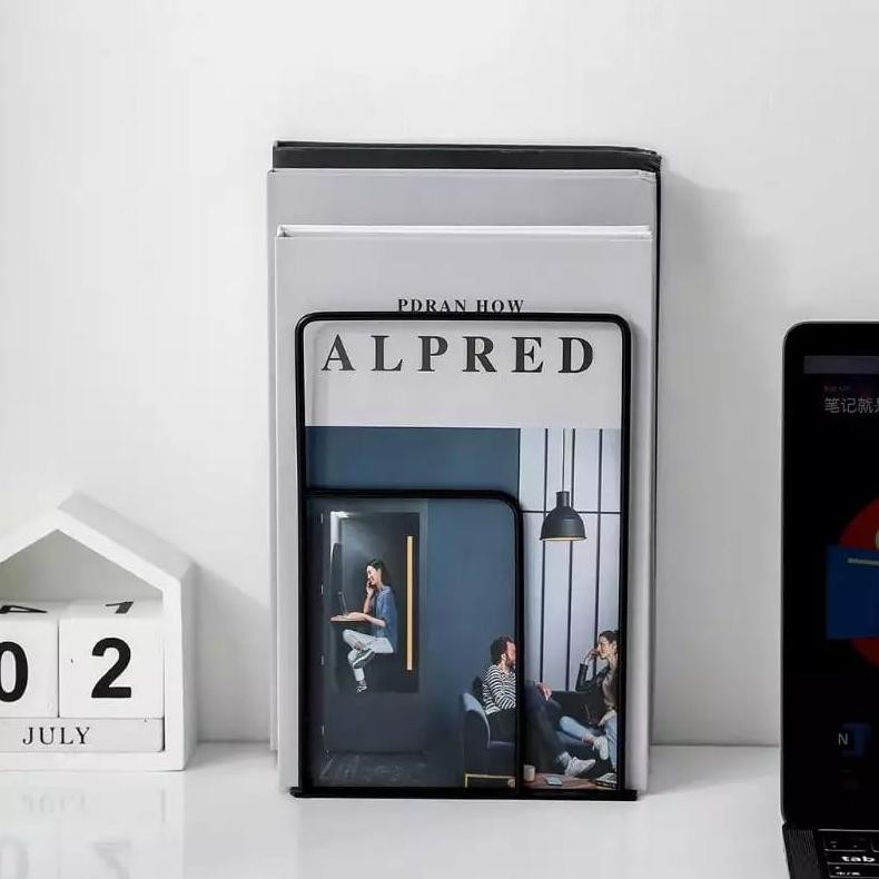 

JH8 Pembatas Buku Besi / Kinfolk Bookshelf (2 Pcs)