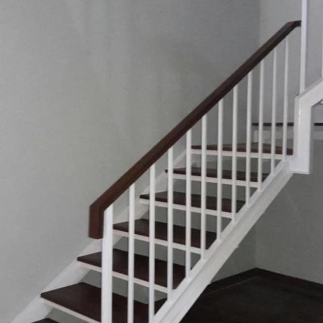 railing tangga pegangan kayu rumah