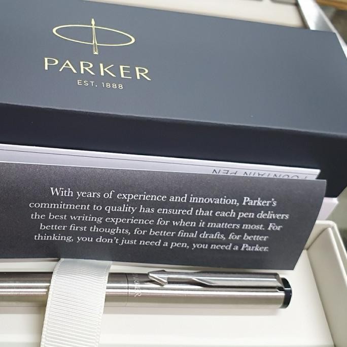 

Produk Baru!! Pulpen Parker Vektor Roller Ball Stainless CT (Klip Silver)