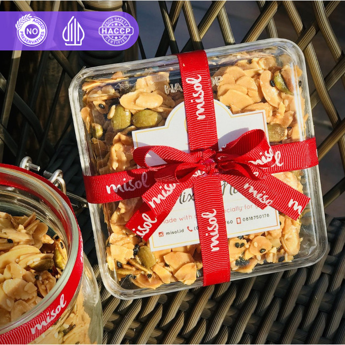 

Crispy Mixed Nuts Kue Kering Premium Misol Kemasan Toples Kotak Best Quality