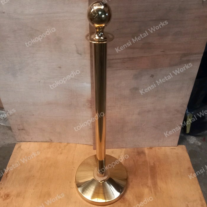 

TERBARU TIANG ANTRIAN PEMBATAS KAIT / RAILING STAND (KEPALA BULAT) WARNA GOLD