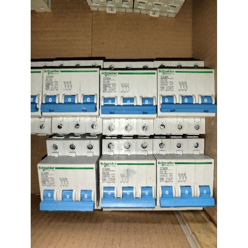 MCB schneider 3 pol/phase 10A 16A 20A 25A 35A 50A bekas terasa baru