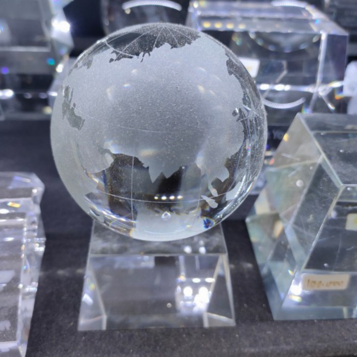 TERBARU Bola crystal Bola dunia atau globe diameter 8cm dengan lampu display