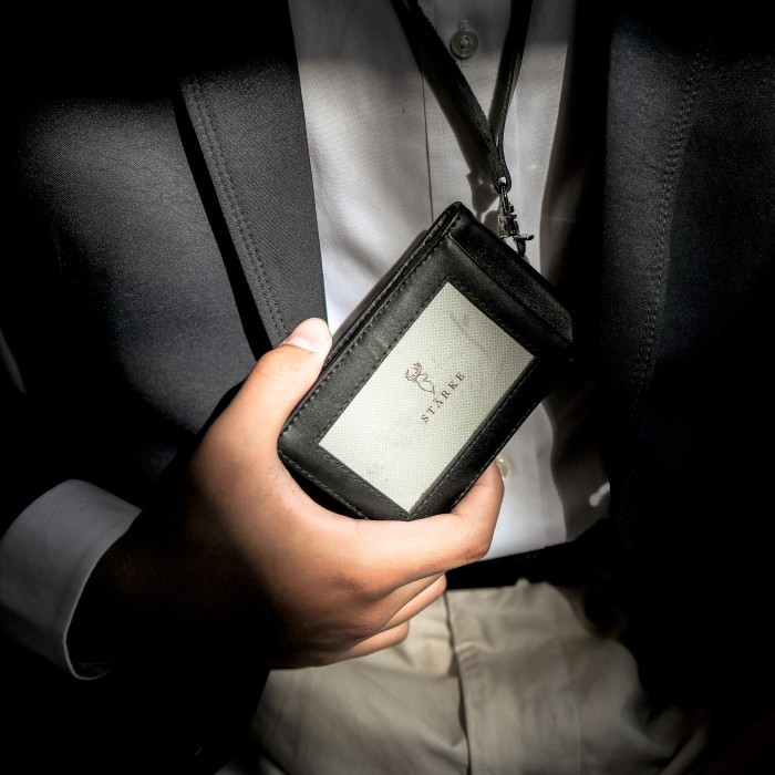 

Lanyard ID Card Kulit Kancing Kulit Asli Kancing Hustle Hog III Black