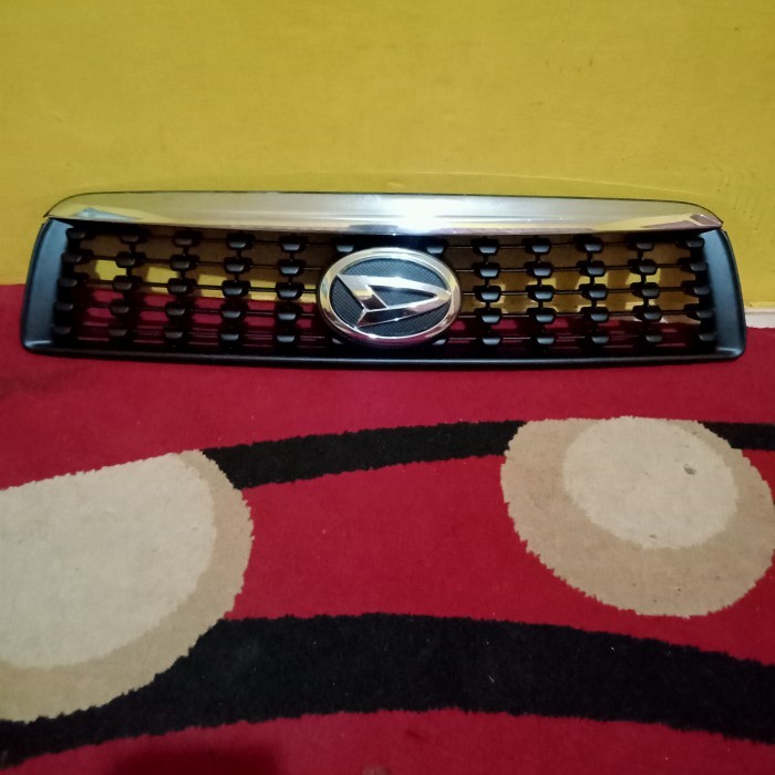Grill Toyota rush Daihatsu Terios 2010-2011-2012 original - crome
