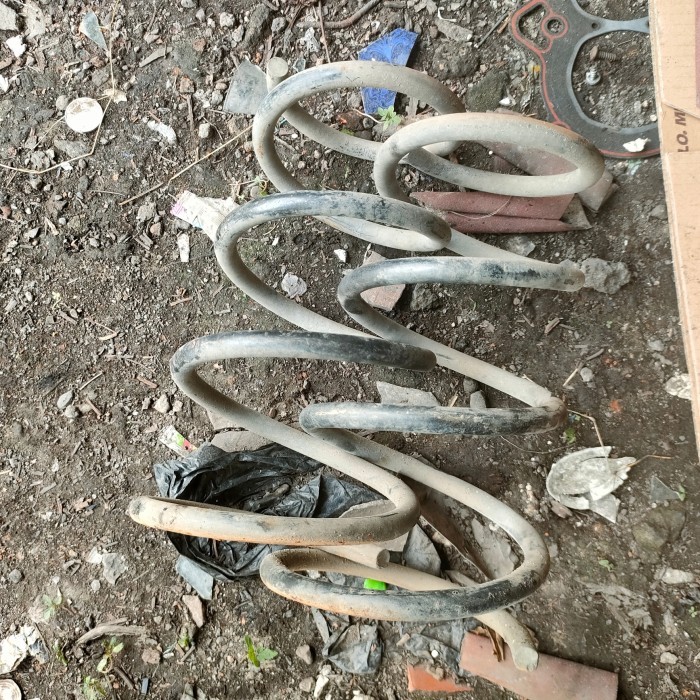 per depan avanza lama