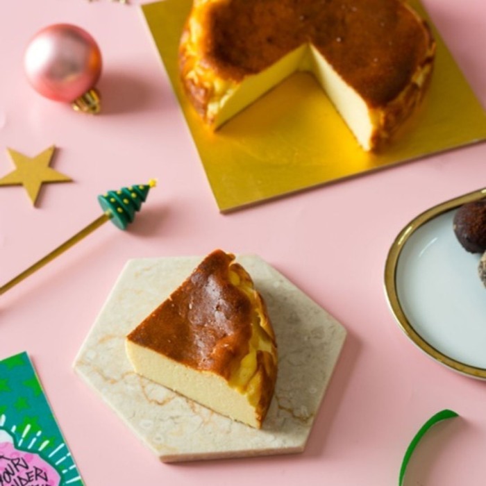 

PROMO !!! SALE TERLARIS CHRISTMAS HAMPERS NATAL / BINGKISAN / PARCEL - CHEESECAKE & CHOCOLATE READY