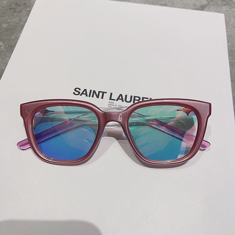 Cyber futuristic pink Y2K Xilu Girl Sunglasses