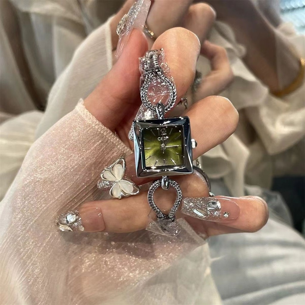 Delicate and Exquisite Vintage Women's Bracelet Watch