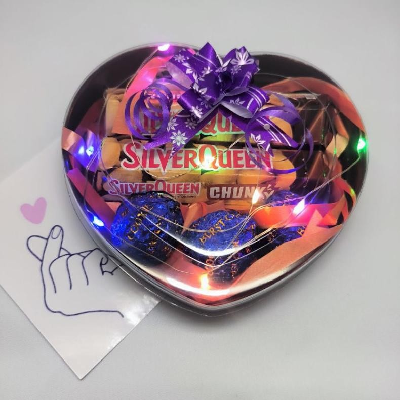 

VIRAL hampers coklat , snack love bucket coklat hampers hadiah valentine Up15