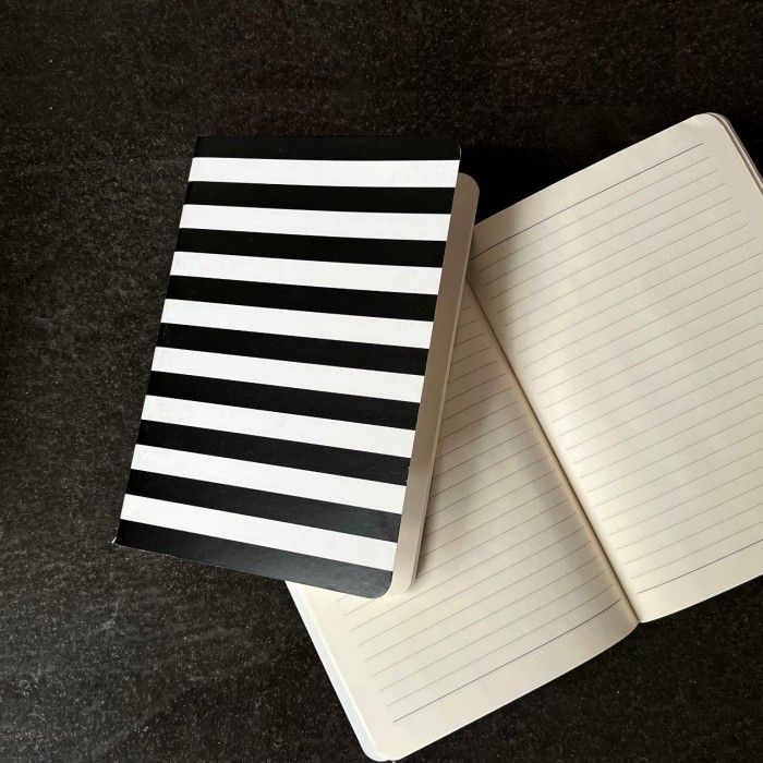 

TERBAIK NOTEBOOK BLACK/ BUKU TULIS - GOODMOMENTS KODE 322