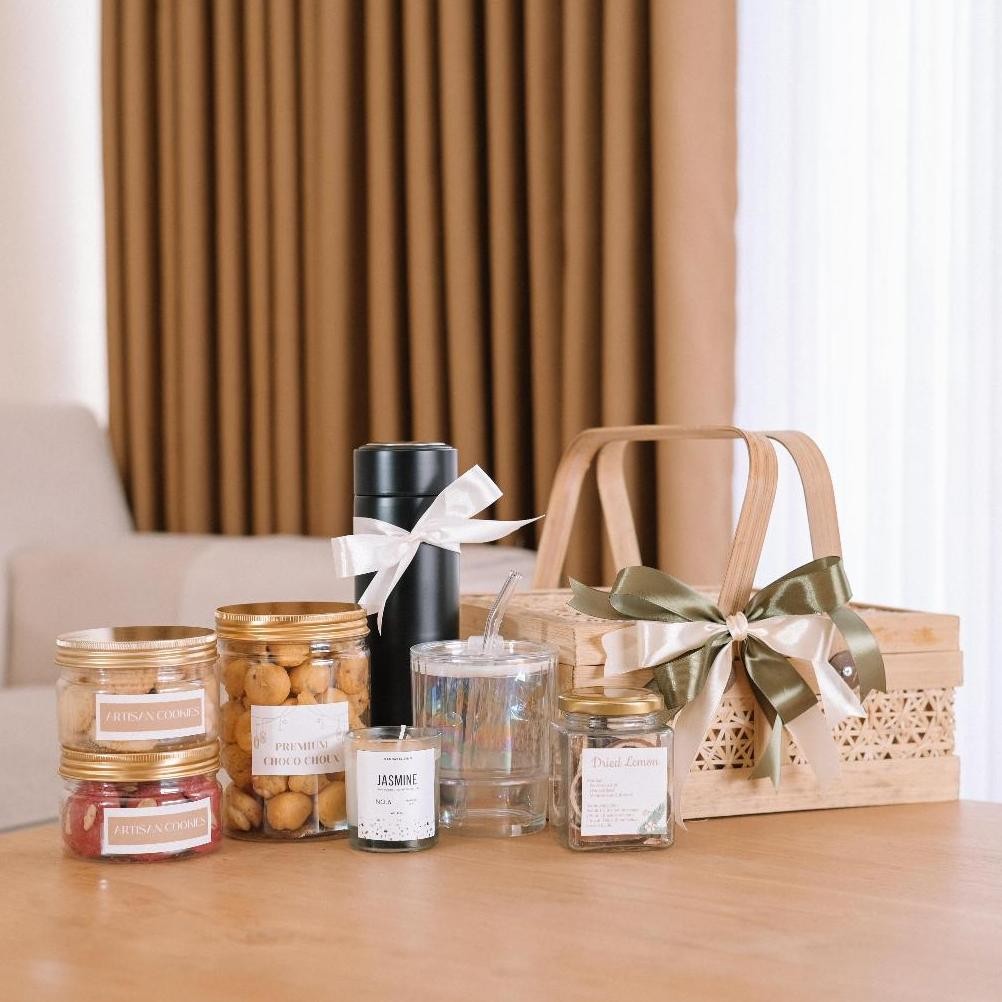 

iQ45 Hikeen Bingkisan Lebaran Idul Fitri Hampers Eid 2025 hampers estetik bingkisan mewah premium kue kering aesthetic ramadhan lebaran eid hampers idul fitri mewah premium kue kering aesthetic lebaran idul fitri Termurah