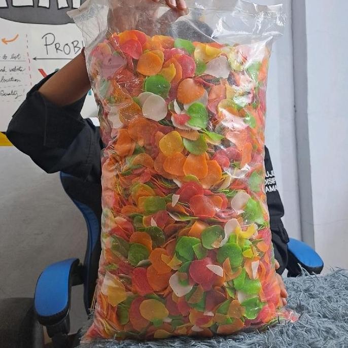 

KERUPUK PELANGI 1 BAL 5 KG topping seblak makanan TMS