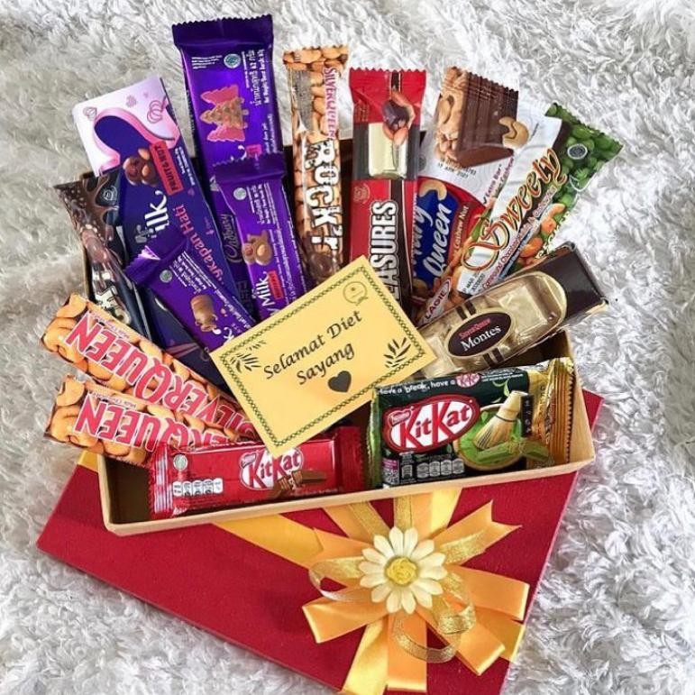 

PROMO 14 varian coklat dalam hampers sweetbox chocolate valentine - kado hadiah valentine iQ45