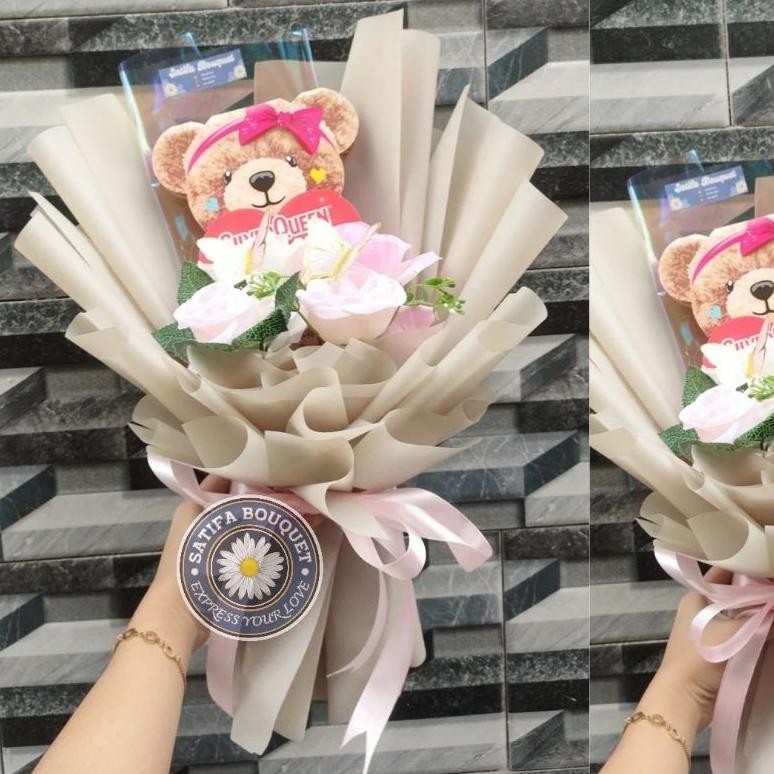 

TERMURAH (READY STOCK) Bouquet Coklat Silverqueen Bear Ada Lampu Bisa nyala 3 model kelap-kelip Edisi Valentine 2024 / Bucket Butterfly Hadiah Pacar Beruang / Buket Kupu Kupu Lampu LED Boneka Beruang ad-3