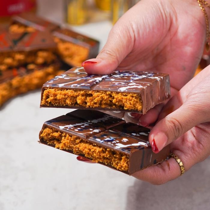 

terbaru !!! ( spesial ramadhan ) ( spesial ala bisyir ) dubai chocolate bar lotus big size ( satuan