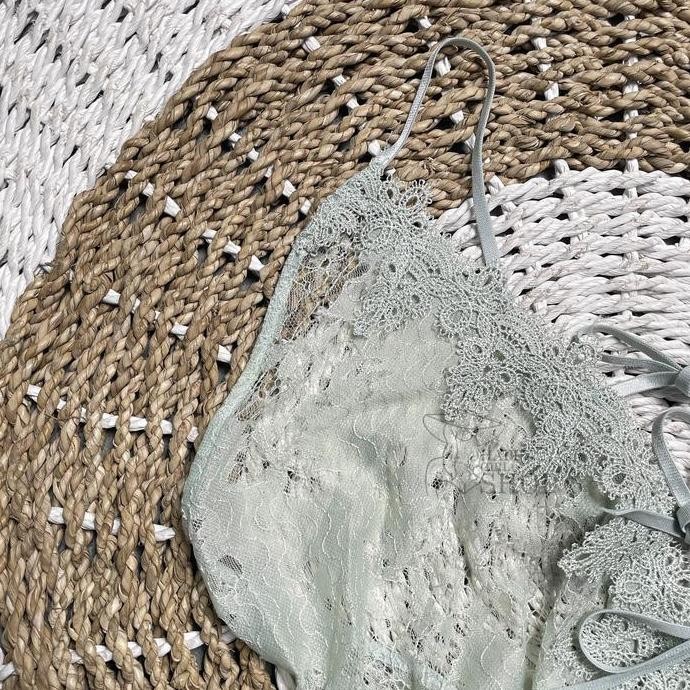 

[ Happy Girl Shop ] Lingerie Long Dress Pakaian Tidur Seksi Wanita Transparan Soft Lace Brukat Corak Bunga Rose Type V-Neck With Pita Cutie Strap Shoulders Elegan Back Cross Low Back Side Mid Cut Varian Colour Kekinian Brukat Renda Fl15 Original