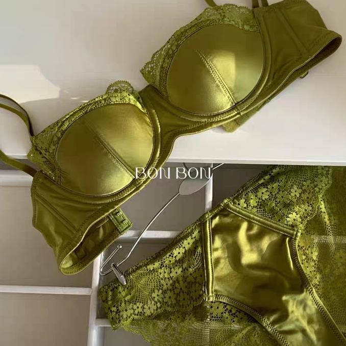 

Estelle Bra Set Setelan Bh + Cd Lace Renda Sexy Transparan Hot Satin Kawat Push Up Pakaian Dalam Cewe Lingerie Premium Senza Bikini Sport Embroidery Original