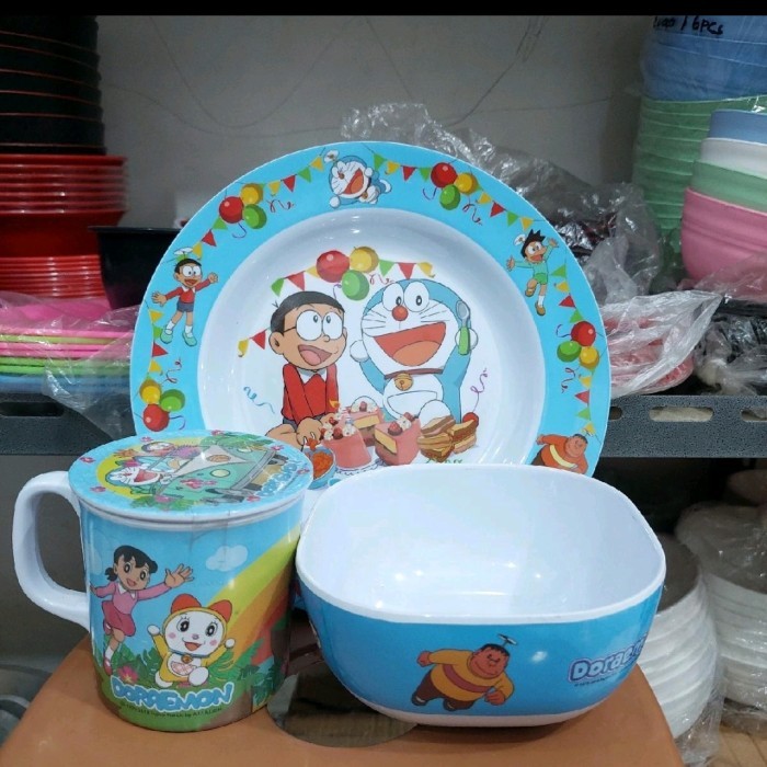 piring melamin set doraemon