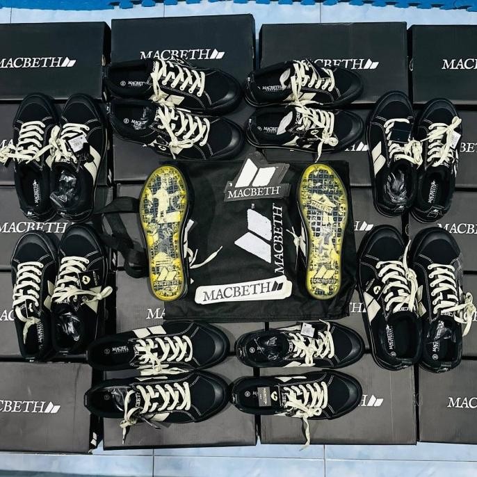 Macbeth ELIOT Black Cement (New)