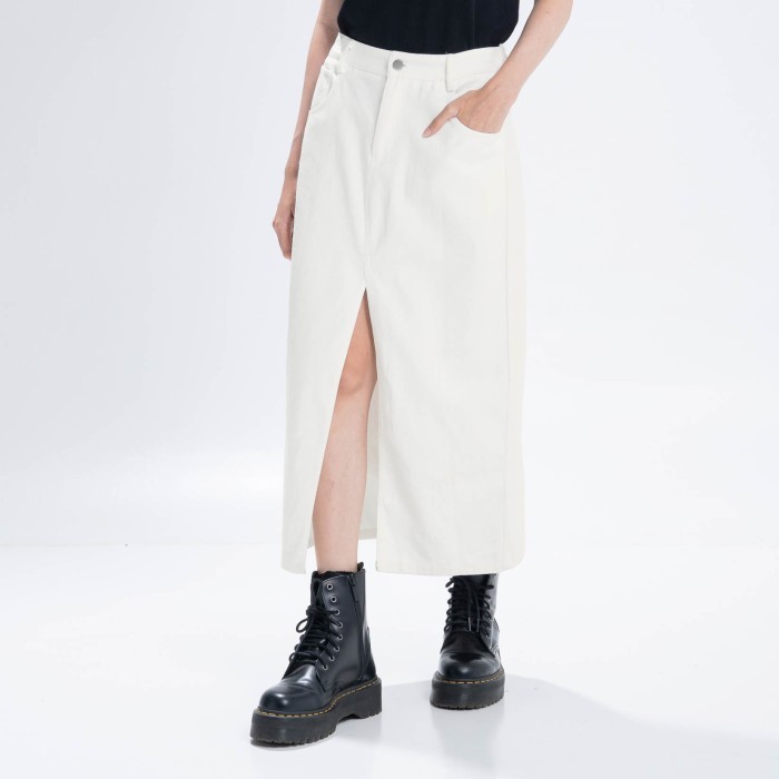 Mahalini X This Is April Rok Midi Wanita Jeans Denim Slit Kekinian Stage 28 Skirt