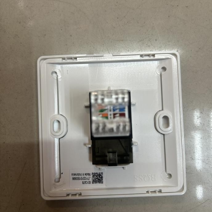 BOSS OUTLET DATA CAT6 B21CAT6 B20 DATA OUTLET W/SHUTTER
