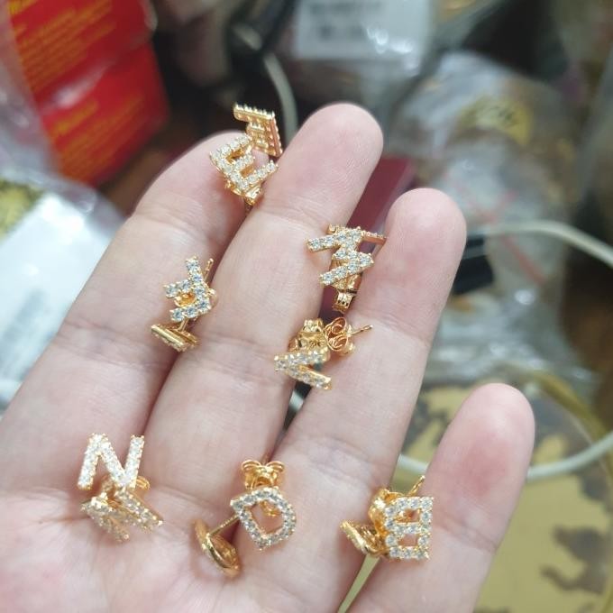 giwang anting tusuk huruf inisial L I T C H emas asli 700 70% 16k