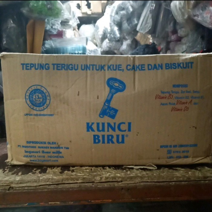 

Tepung Terigu Bogasari Kunci Biru 1 kg 1 Dus / 12 pcs