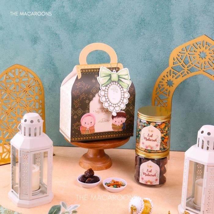 

Terbatas Hampers Lebaran Idul Fitri isi 2 Jar Kue Kering Box Tas Jinjing - Parcel Souvenir Hadiah Eid Mubarak - Kacang Mix Kurma Lebaran!