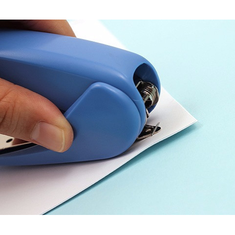 

KOKUYO STAPLER EMPUK UNTUK 20LEMBAR