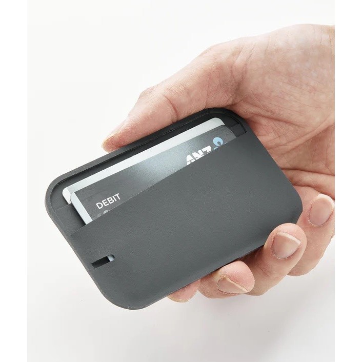 

DOMPET KARTU ALPAKA HUB CARDHOLDER MALE PART NAME TAG ID CARD