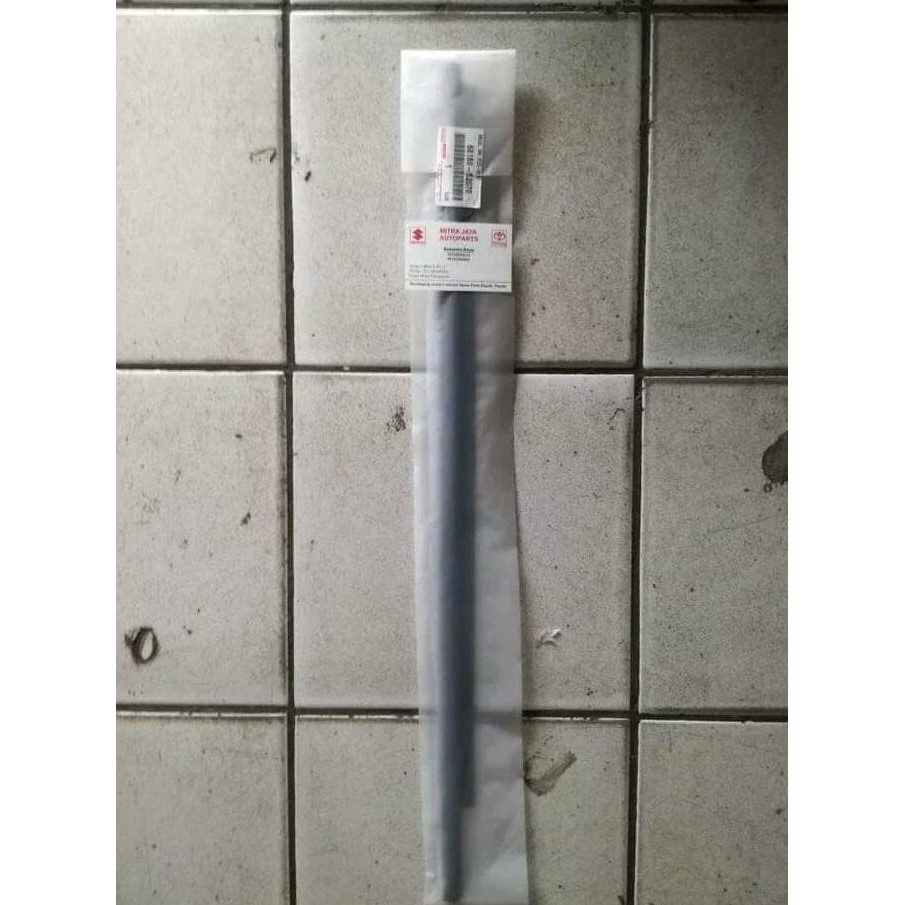 Pelipit/List Kaca Belakang Kanan Toyota Ist