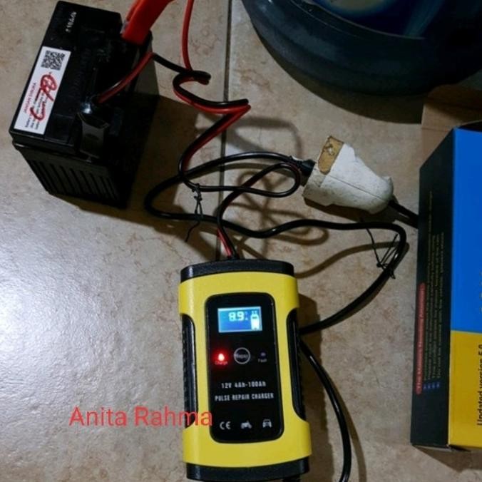 CAS SETRUM AKI CHARGER AKI MOBIL MOTOR 6A 12V VENUS OTOMATIS