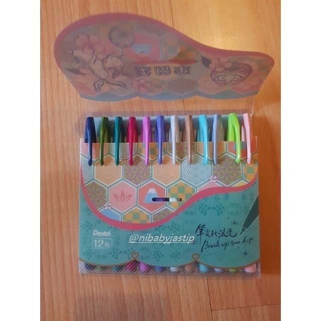 

PENTEL TOUCH BRUSH SIGN PEN SET 12 WARNA KALIGRAFI FUDE TOUCH TERBARU
