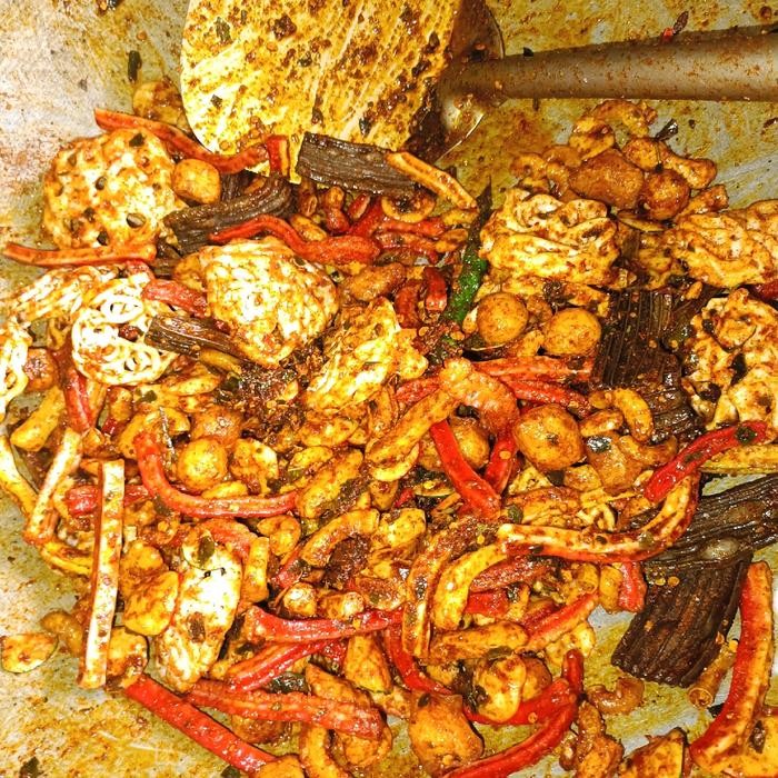 

HEMAT SEBLAK CAMPUR/MIX ISI ANEKA SEBLAK KERING PEDAS MANTUL Food Snack Makanan Cemilan Keripik