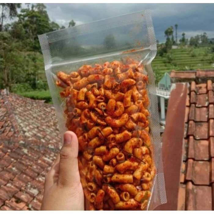 

TERBAIK Makaroni bantet Makanan Snack Cemilan pedas daun jeruk 250gram