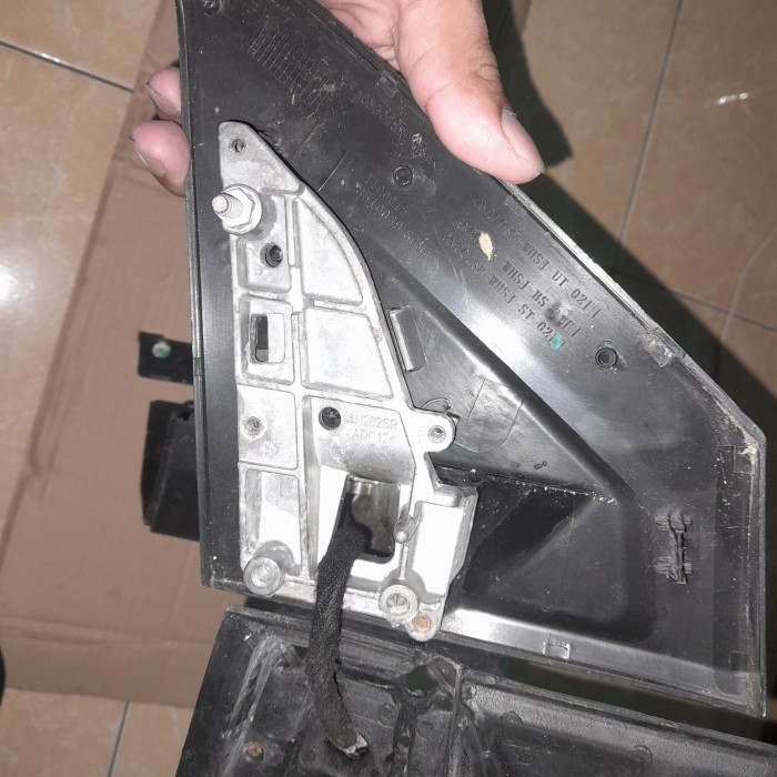 Dudukan Sepion Wuling Almaz Kiri Bekas