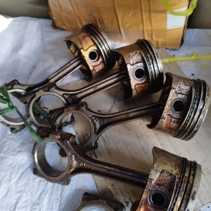 STANG SEHER PISTON MITSUBISHI COLT T120SS KARBURATOR