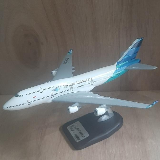 Miniatur Pesawat B.747.400 Garuda Indonesia Scala 1:200 (34 Cm)