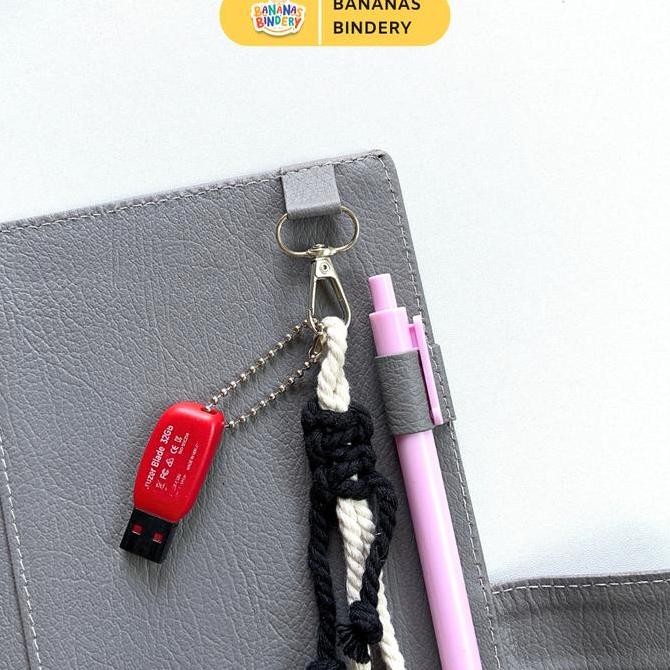 

Binder Polos Keychain Hook B5 Kulit Premium Special Edition 26ring/Lubang binder kuliah