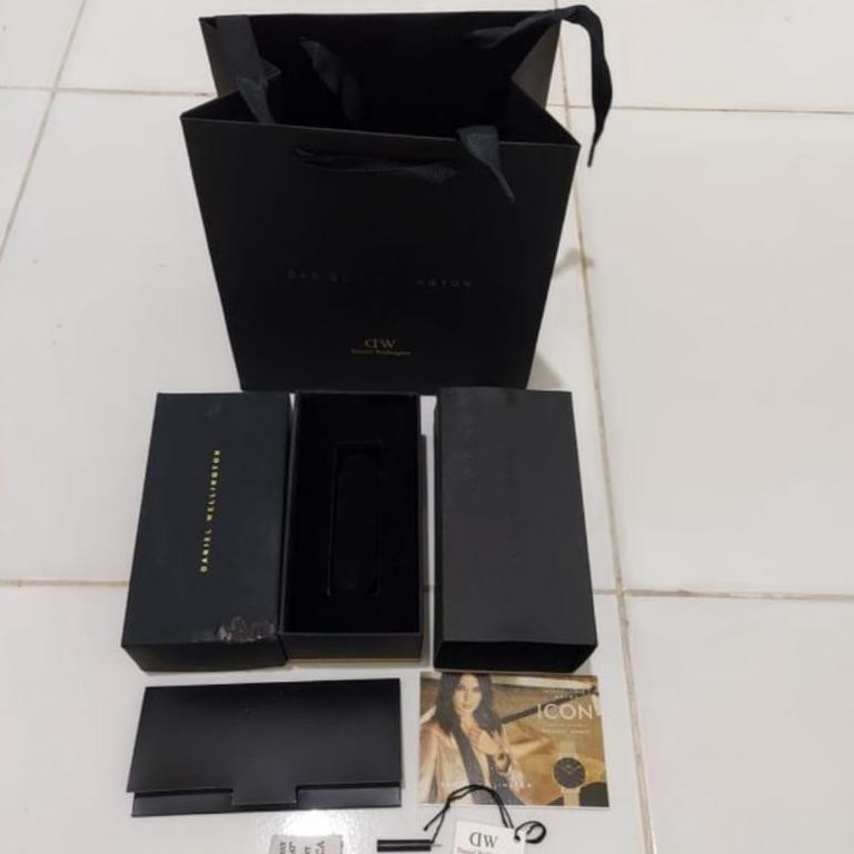 

ORIGINAL Box DW dan Paperbag DW su-146