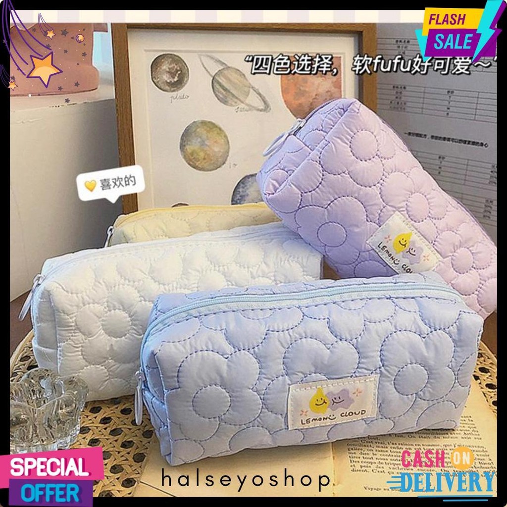 

Kensho Kotak Pensil Sleting Motif Bunga Flower Handle Pastel Bahan Parasut Korea / Pouch Makeup Aesthetic / Tas Aksesoris Wanita Lucu Import / Zipper / Flowers Terlaris! Produk Ini Banyak Dicari