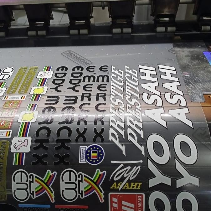 

Cetak Stiker TRANSPARAN Super Clear MAXDECAL Tinta UV dan Tinta Putih