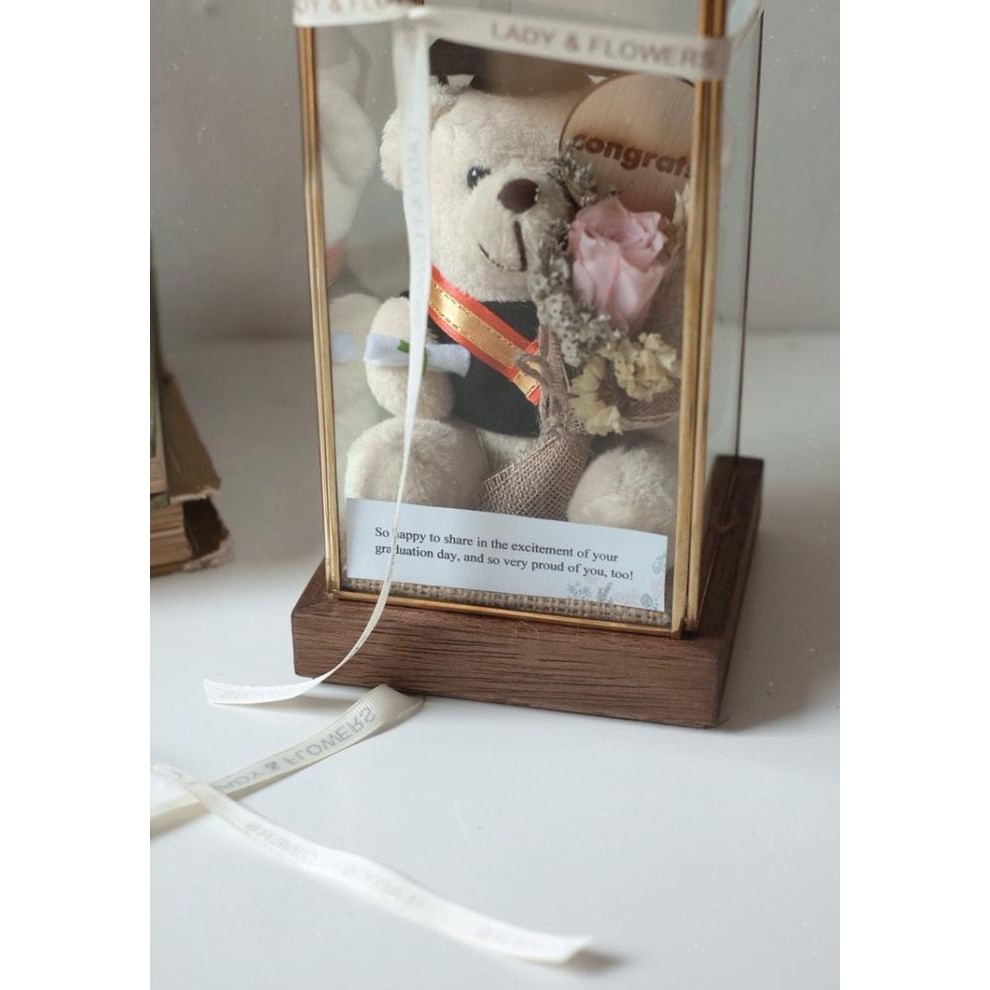 

Graduation Bear Box & dried flowers Terlaris
