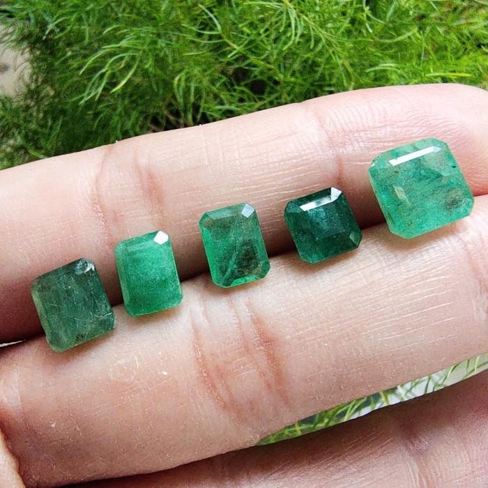 Batu Permata Natural Emerald Atau Batu Zamrud Asli Original Dan Terpercaya
