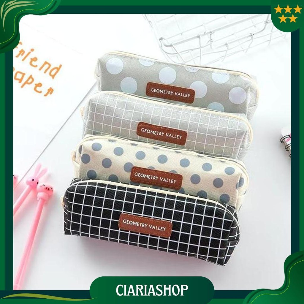 

Tempat Pensil Polkadot Canvas Sale