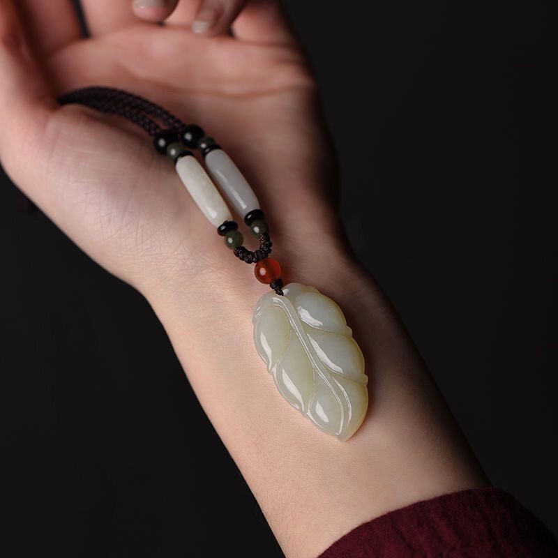 Putih putih alami giok emas emas giok daun giok liontin sweter rantai liontin giok unisex