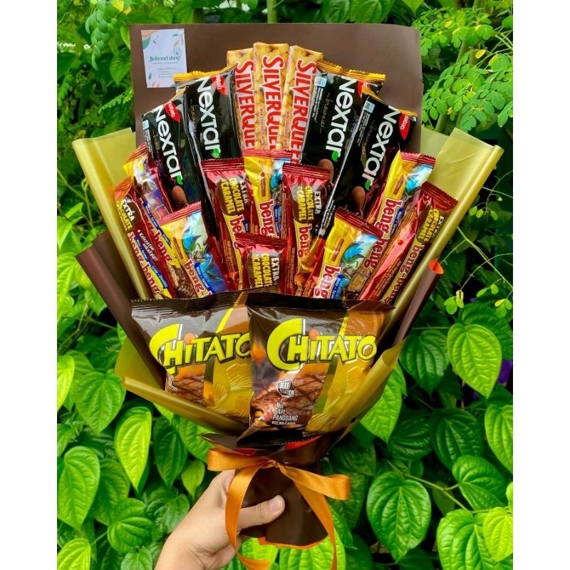 

HJ BUKET SNACK PREMIUM SILVERQUEEN ELEGAN COKLAT GOLD KERTAS CELLOPHANE / BUKET SNACK MEWAH / BUKET