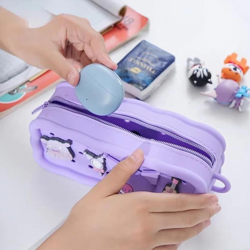 

Premium Kotak Pensil Character Anak Pokemon Cinnamoroll Kuromi Melody Pencil Case / Kantong Pensil Berlubang Silikon High Quality
